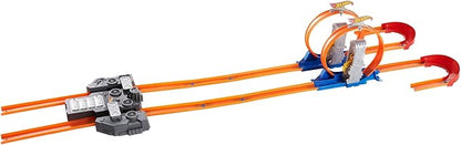 Hot Wheels Toy Car Track Set, Track Builder Playset Total Turbo Takeover with 1:64 Scale Vehicle, Motorized Booster & Multiple Configurations