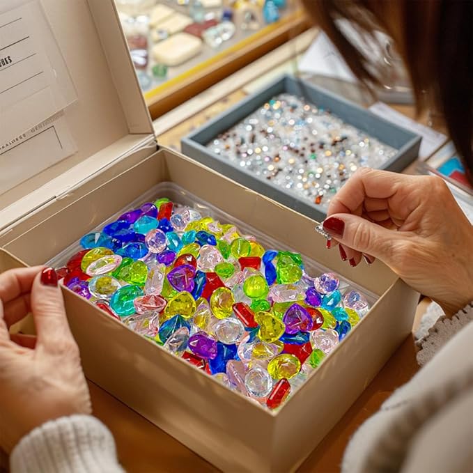 HappyFiller 82 pcs of Faux Acrylic Diamond,5 Sizes × 8 Colors Gems Treasure Gemstone Set Include Pirate Treasure Box Collection,Pool Scavenger Hunt Diving Jewels,Tabletop Decor,Party Favors