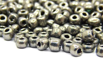 Perlin Glass Seed Beads 4mm 6/0 Round Mini Small Pony Spacer Beads 1100pcs for Jewelry Making Earrings Bracelets Pendants Waist DIY Handmade Metallic Color Kit (Antique Silver Metallic)