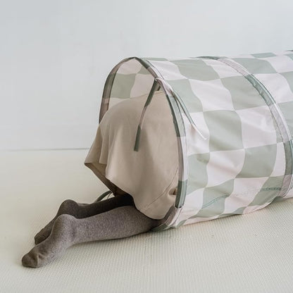 3 Sprouts Kids Play Tunnel - Pop Up Collapsible Tunnels with Recycled Fabric - Fun Crawling Tunnel for Toddler, Baby, Children to Crawl Through, Gross Motor Toy for Indoor Play - Checkered Green