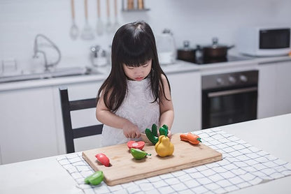 PlanToys® Wonky Fruit & Vegetables Wooden Playset Includes 5 Sliceable Fruits & Veggies | Pretend Cutting Food Toy with Wooden Knife | Montessori Toy for Toddlers