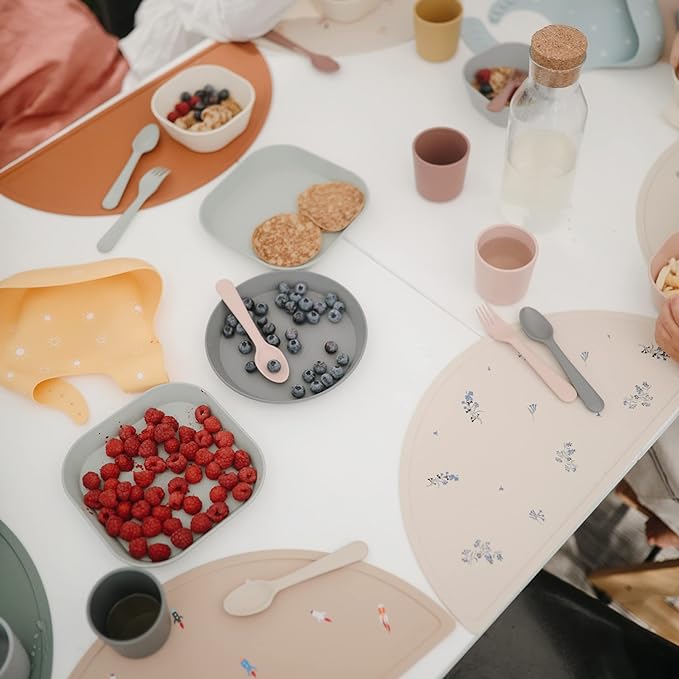 mushie Square Dinnerware Plates for Kids | Made in Denmark, Set of 2 (Cloud)