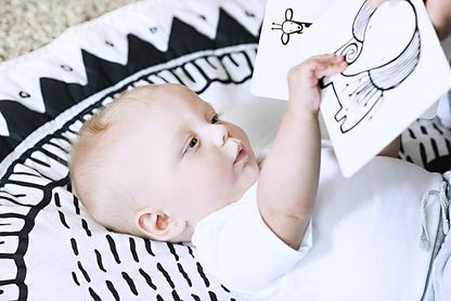 Wee Gallery Art Cards for Baby, Durable High Contrast Black and White Animal Flashcards for Newborns, Brain Development, Sensory Toys, Tummy Time Essentials for Infant and Toddler - Safari Animals