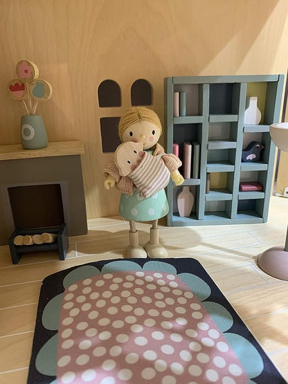 Tender Leaf Toys - The Goodwood Family - Wooden Miniatures Flexible Doll, Multicultural Action Figure for Dollhouse - Encourage Creative and Imaginative Fun Play for Children - Age 3+