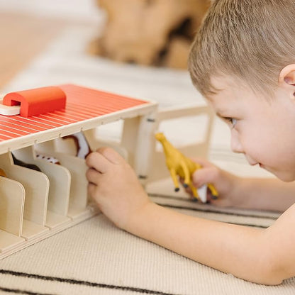 Melissa & Doug Take-Along Show-Horse Stable Play Set with Wooden Stable Box and 8 Toy Horses