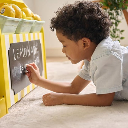 Teamson Kids Wooden Lemonade Stand for Toddlers, Pretend Play Grocery Shop with 18 Accessories, Juice Squeezer, Storage Bins, Yellow White, Age 3+