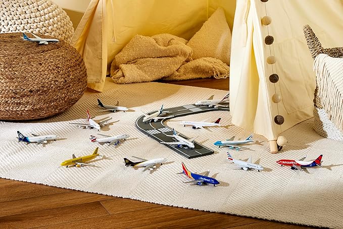 Daron Toy Airplane – Alaska Airlines – Die-Cast Metal Model Airplane Toy with Plastic Parts for Kids Ages 3+